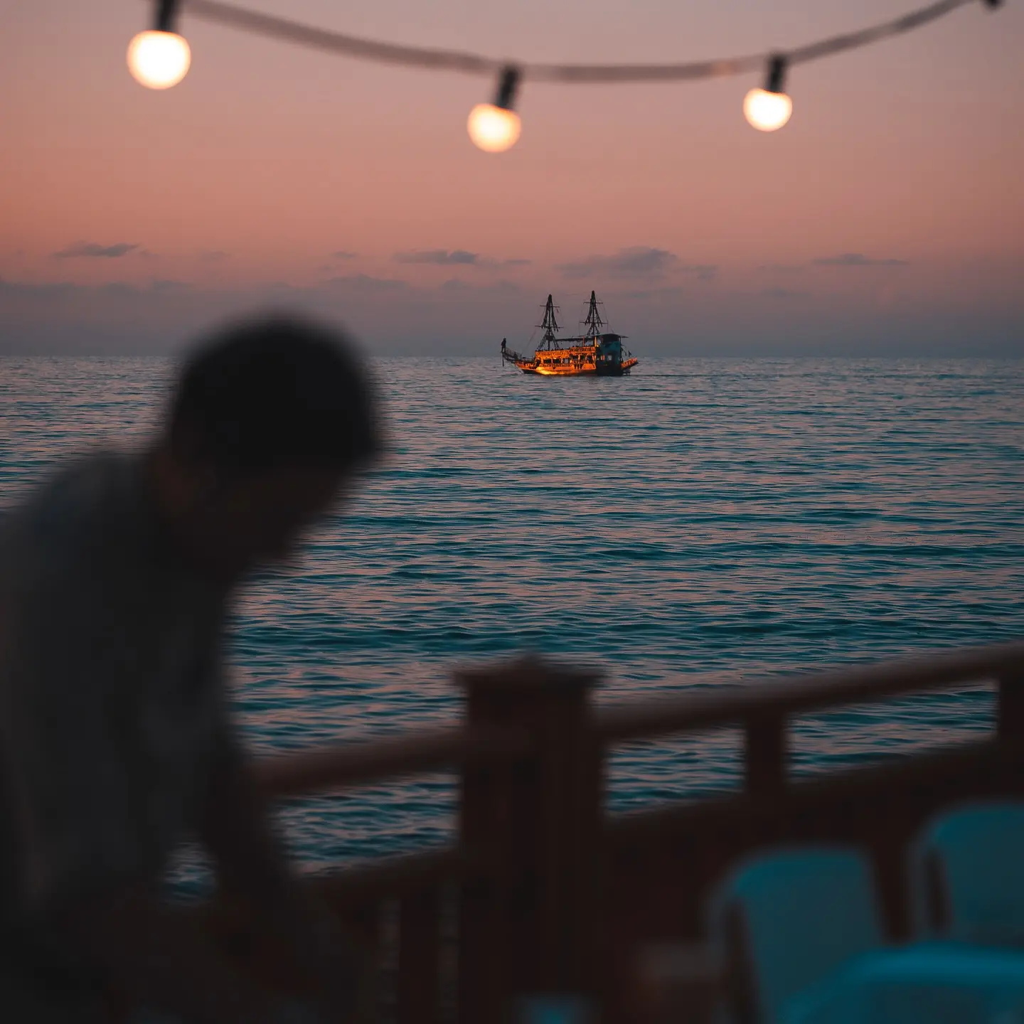 Akşam, deniz kenarı